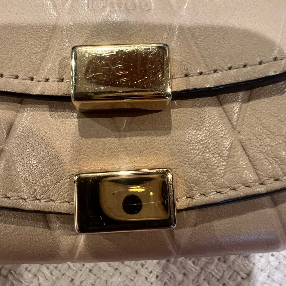 Chloe wallet guaranteed authentic in a very nice condition